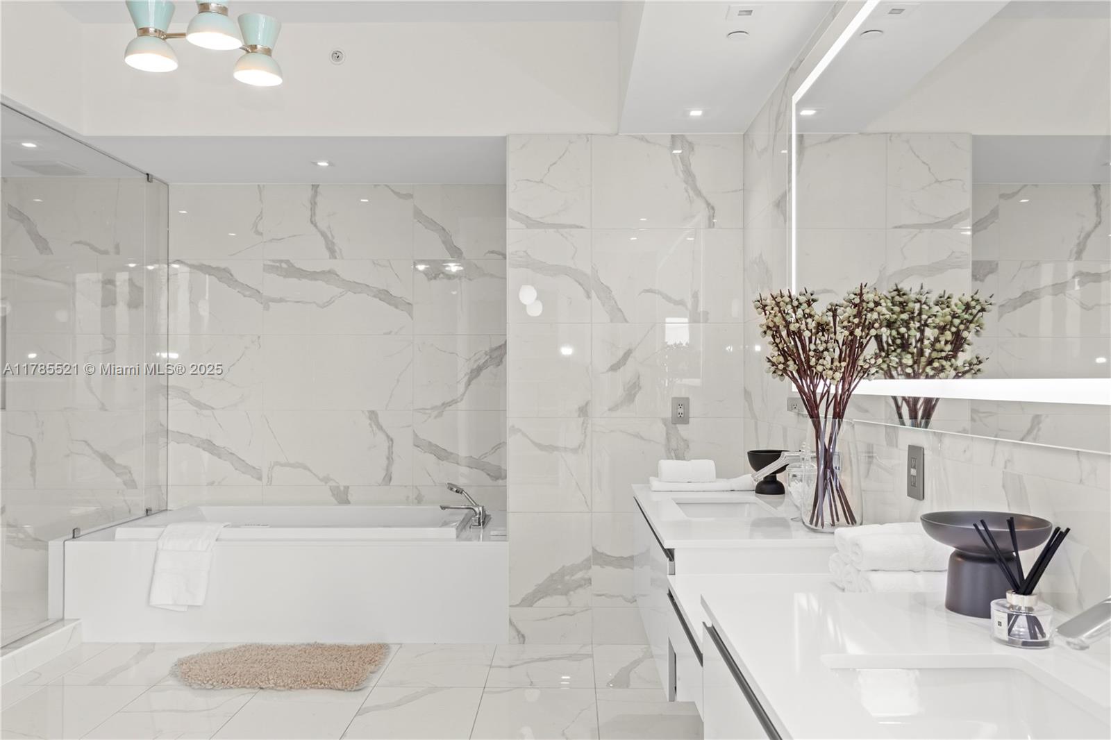 PRIVE CONDO - Residential