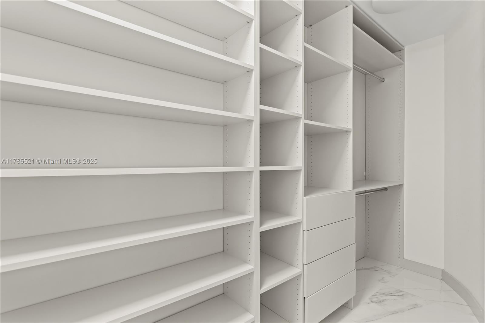 PRIVE CONDO - Residential