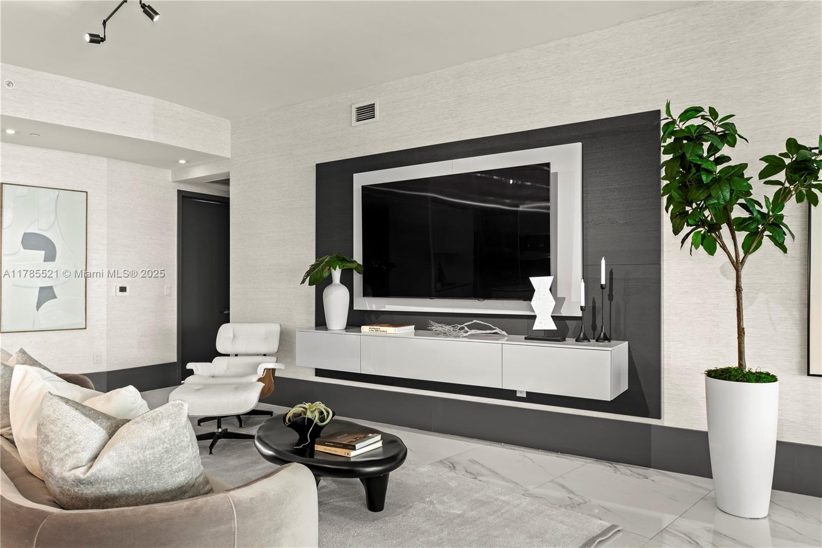 PRIVE CONDO - Residential