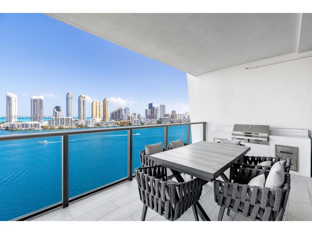 PRIVE CONDO - Residential