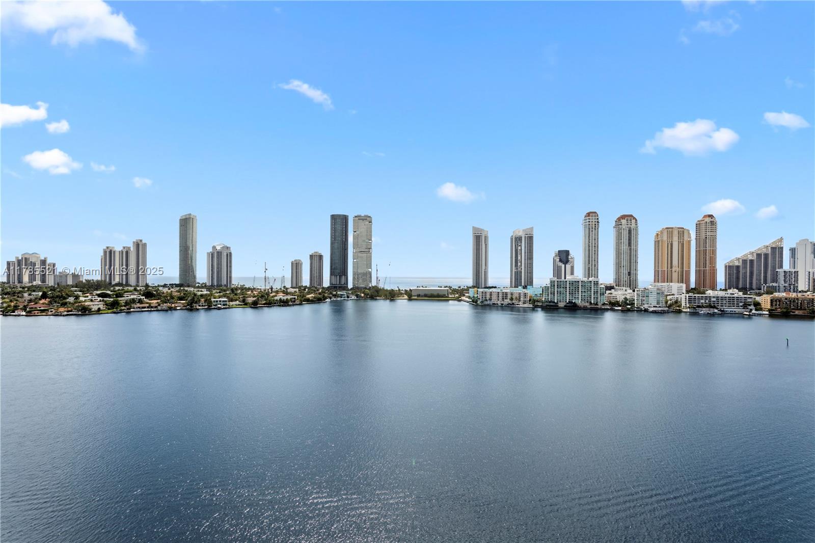 PRIVE CONDO - Residential