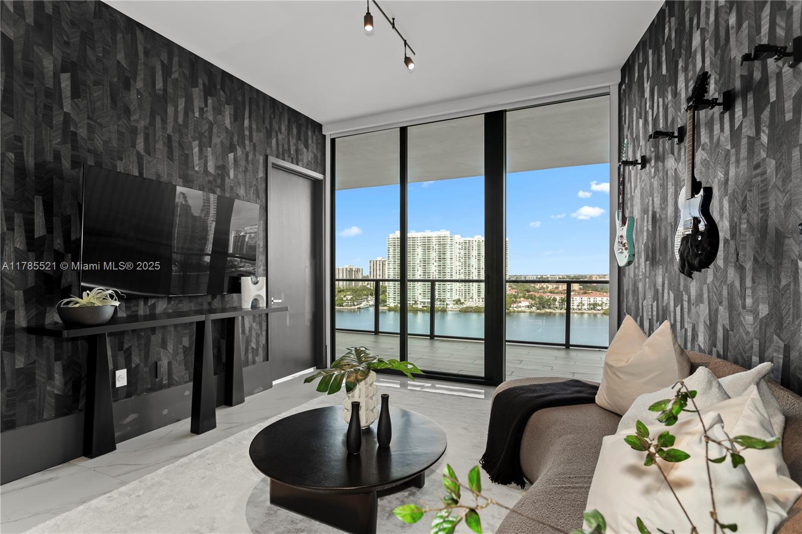 PRIVE CONDO - Residential