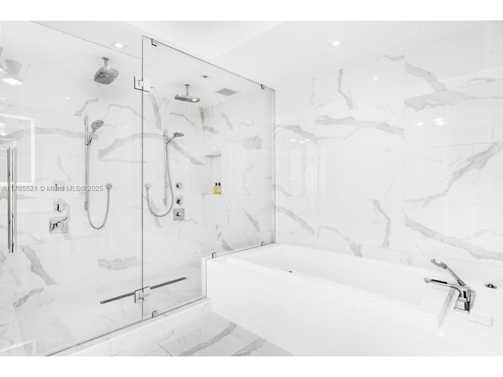 PRIVE CONDO - Residential