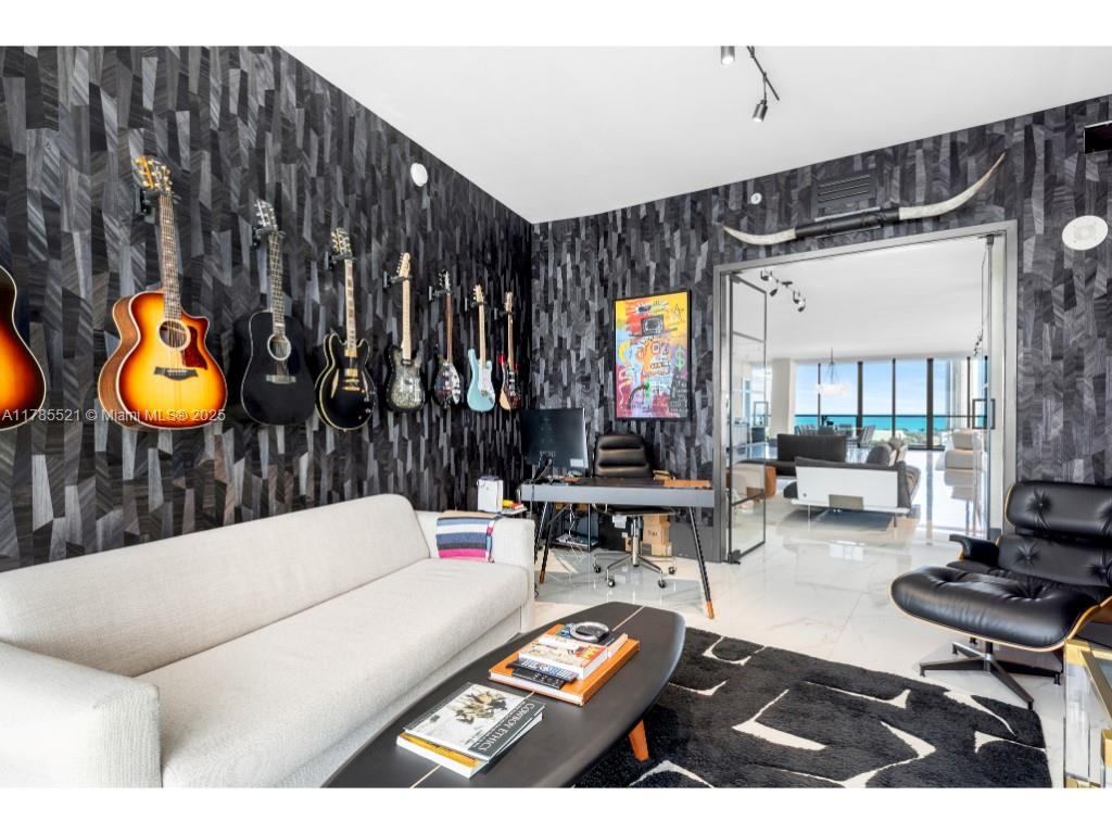 PRIVE CONDO - Residential