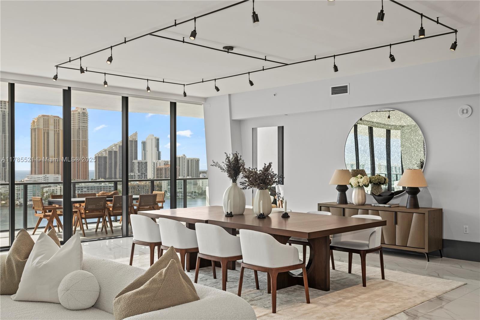PRIVE CONDO - Residential