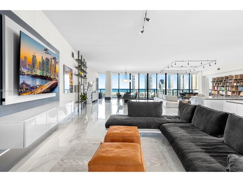 PRIVE CONDO - Residential