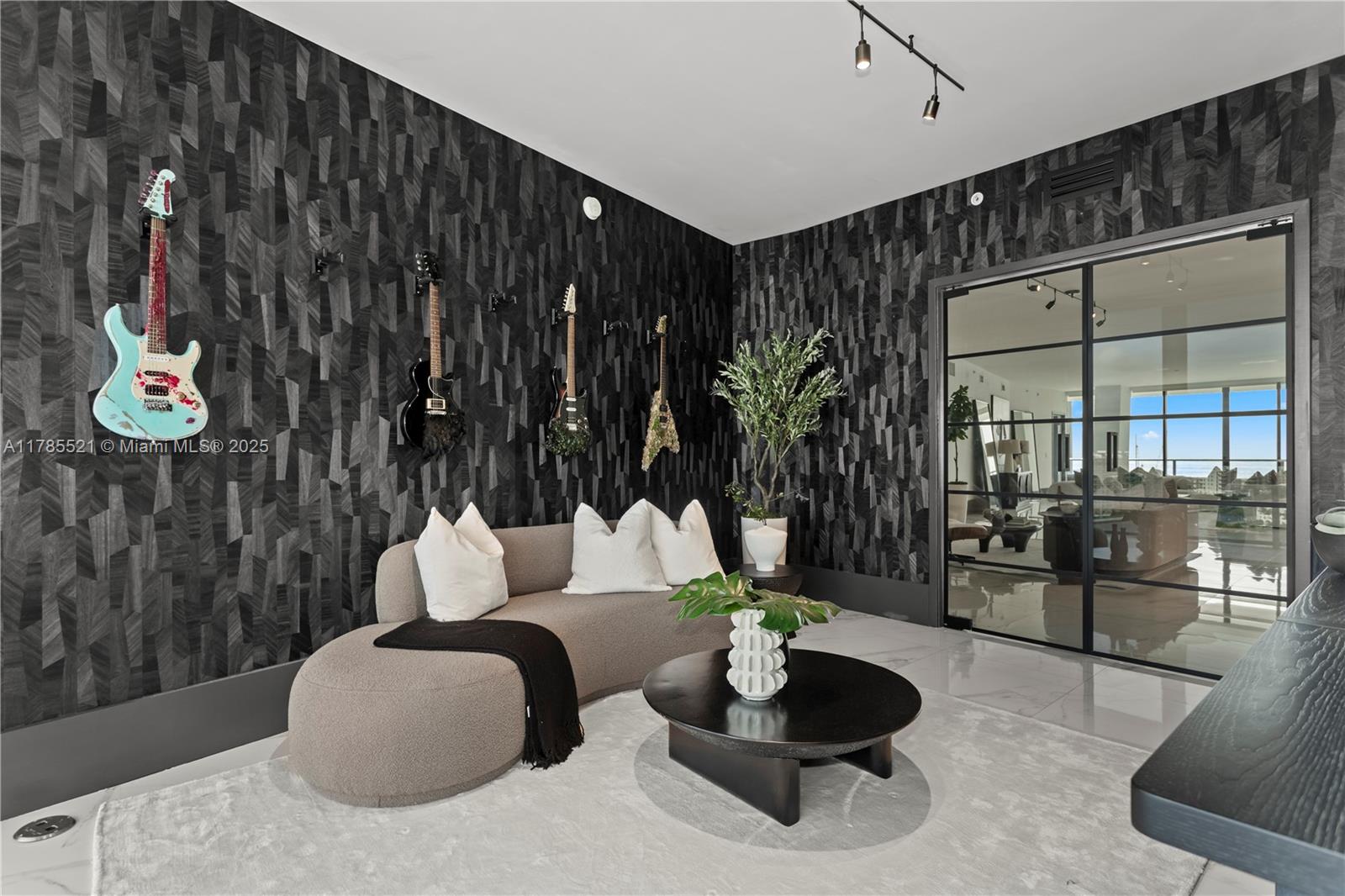 PRIVE CONDO - Residential