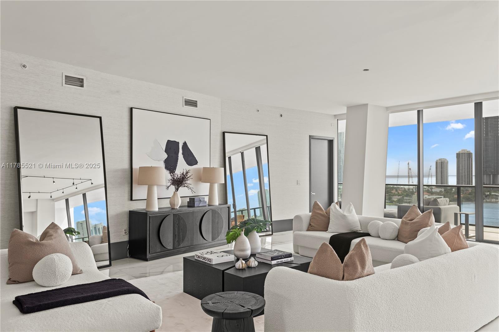 PRIVE CONDO - Residential