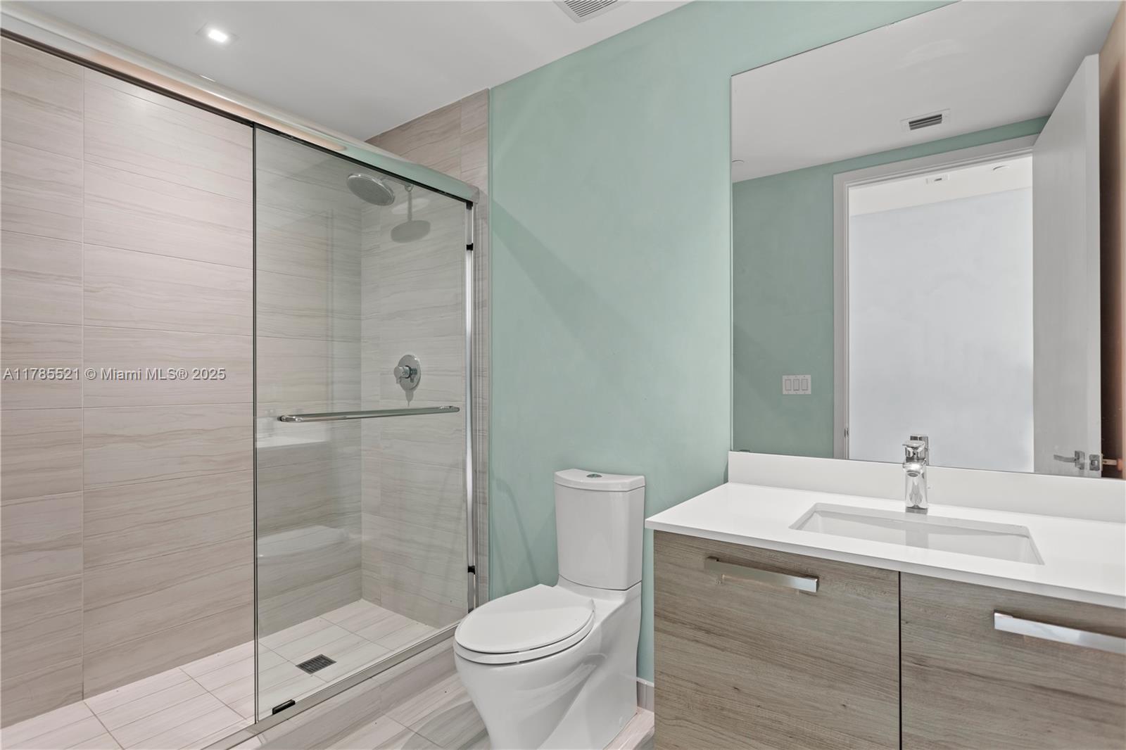 PRIVE CONDO - Residential