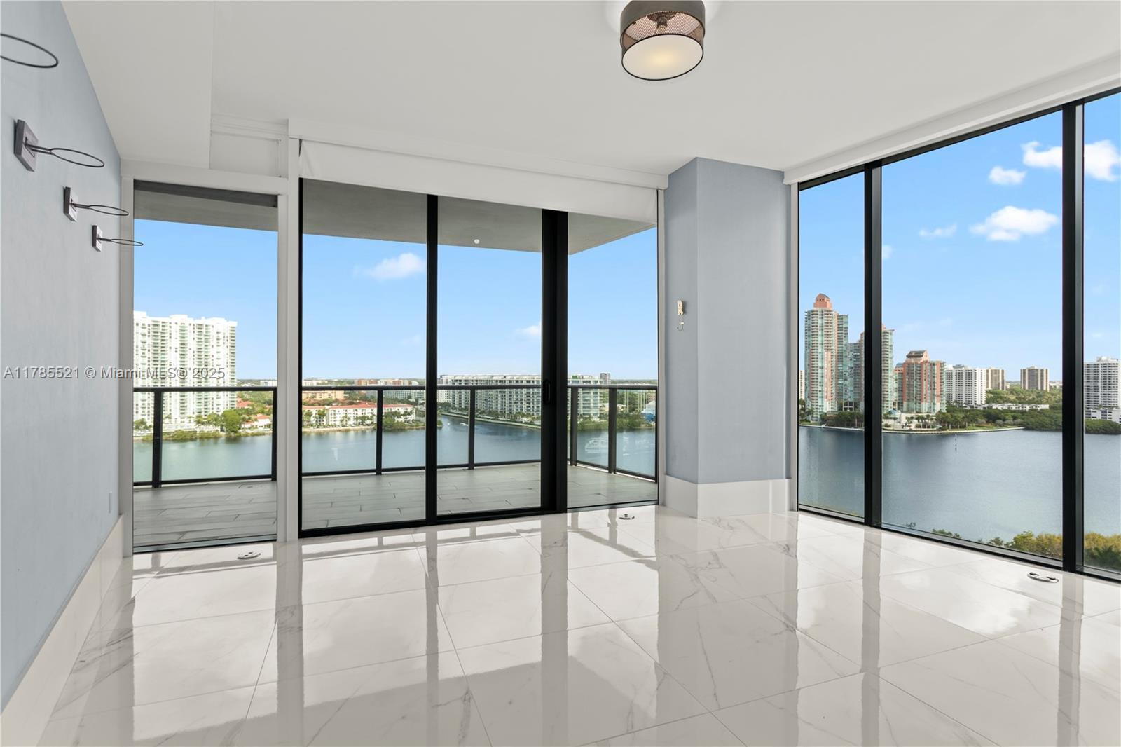 PRIVE CONDO - Residential