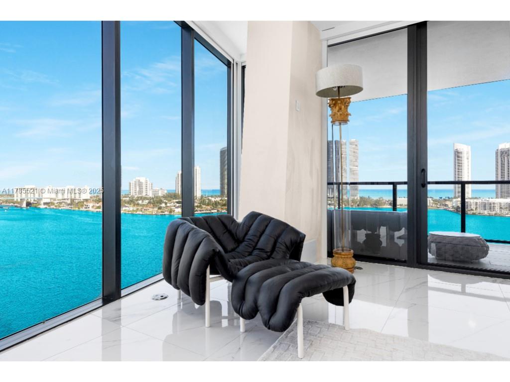 PRIVE CONDO - Residential