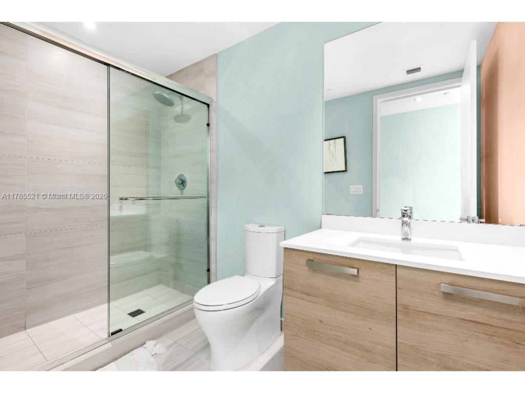 PRIVE CONDO - Residential