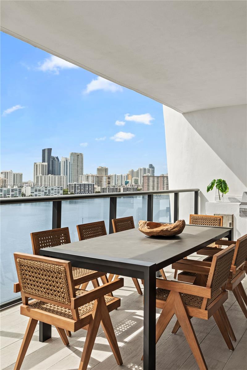 PRIVE CONDO - Residential