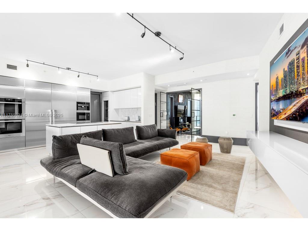 PRIVE CONDO - Residential