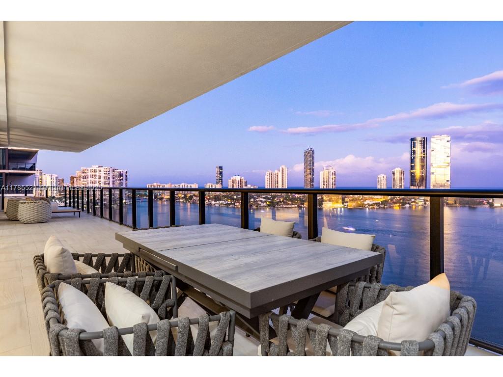 PRIVE CONDO - Residential