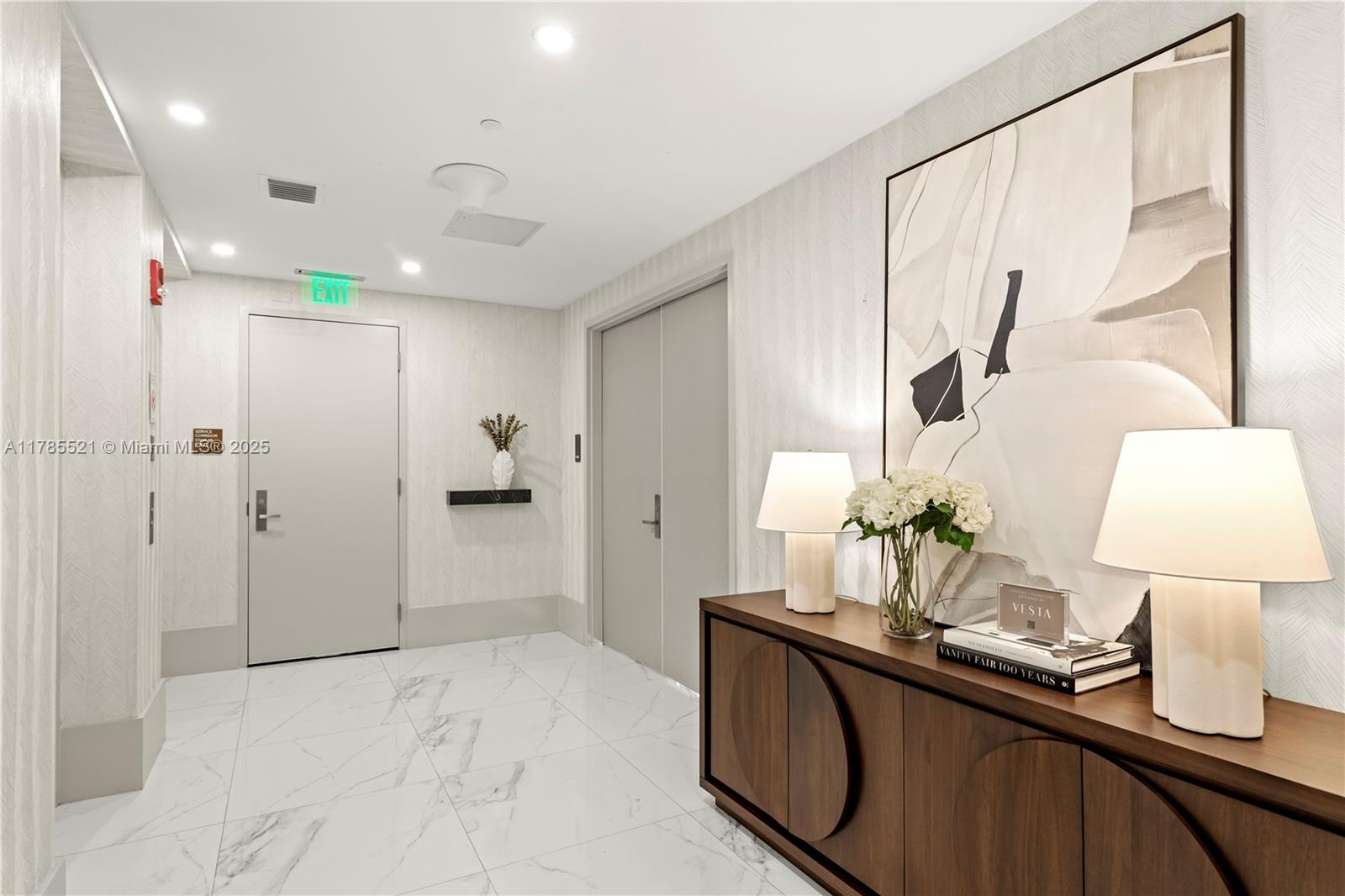 PRIVE CONDO - Residential