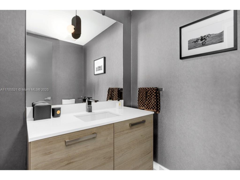 PRIVE CONDO - Residential