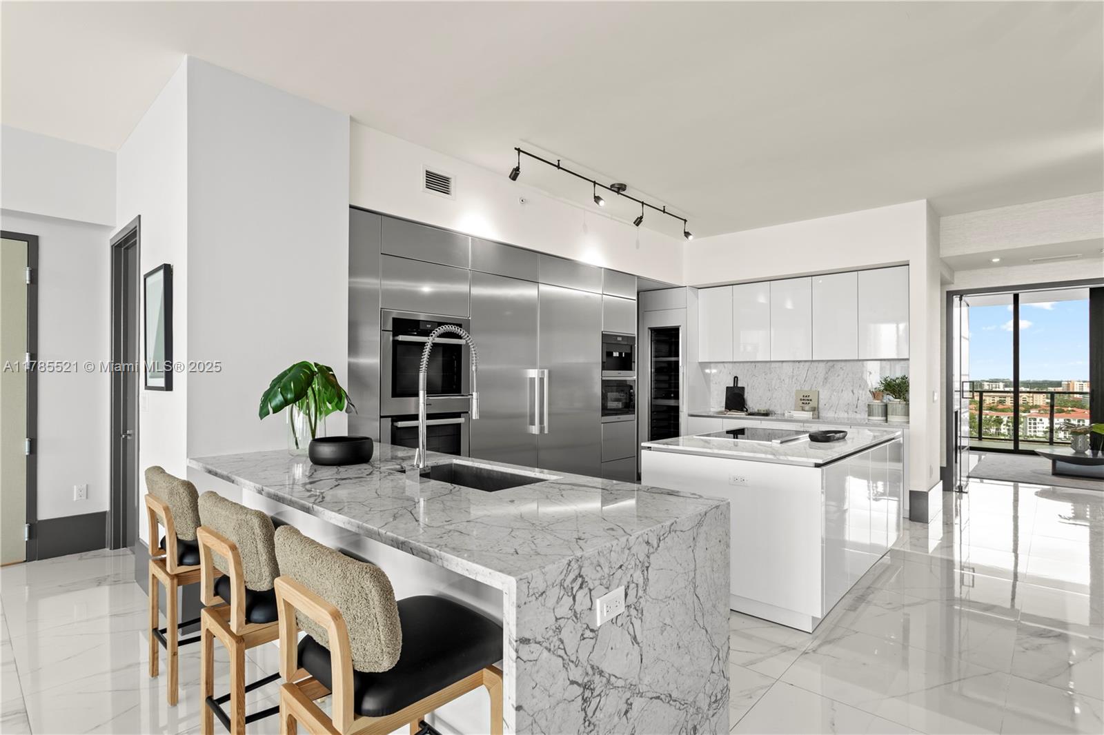 PRIVE CONDO - Residential