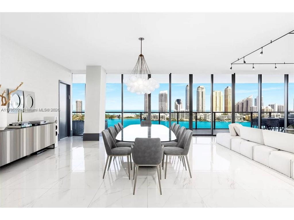 PRIVE CONDO - Residential