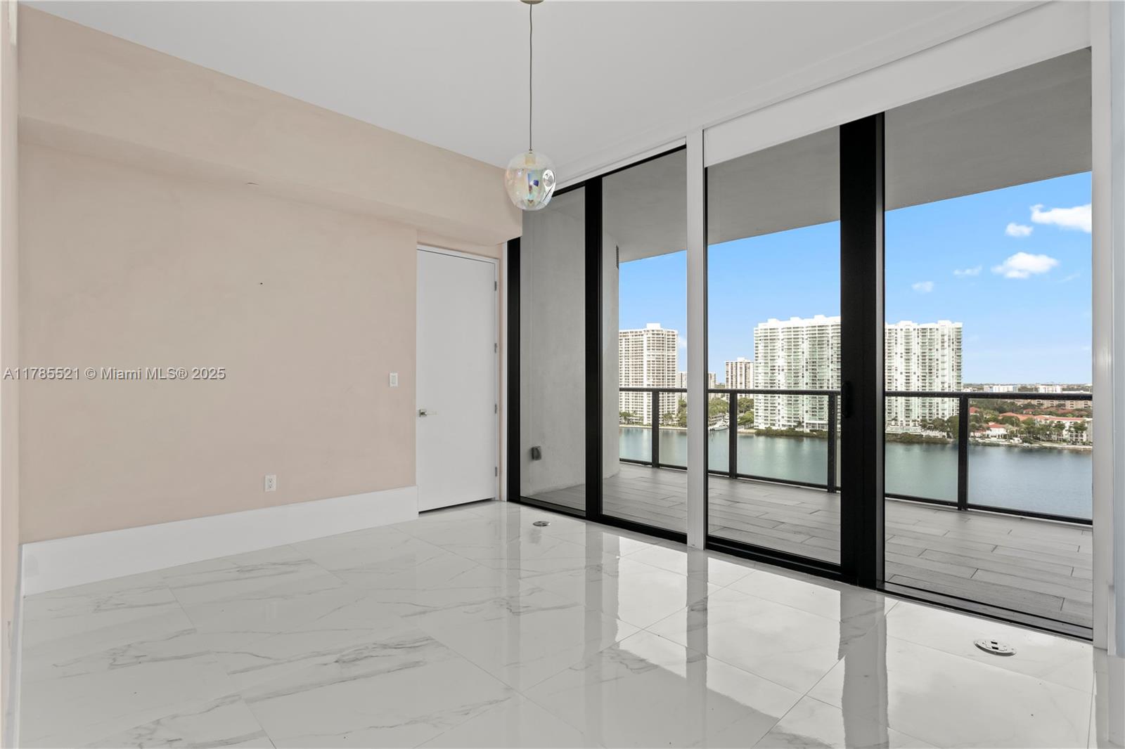 PRIVE CONDO - Residential