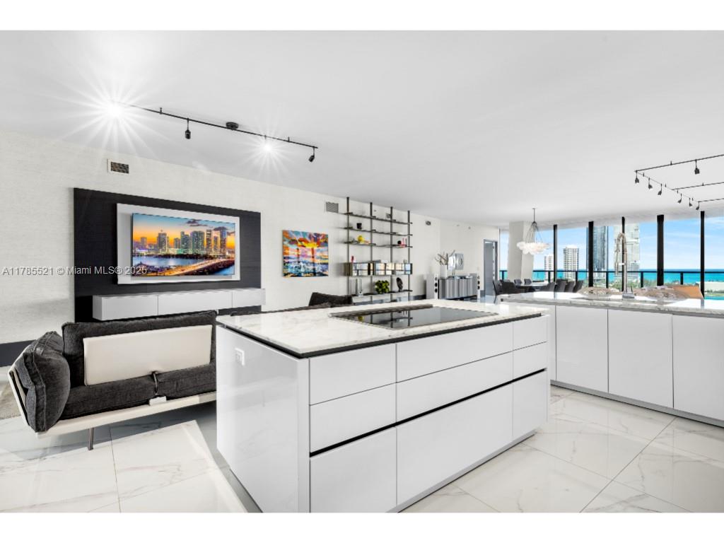 PRIVE CONDO - Residential