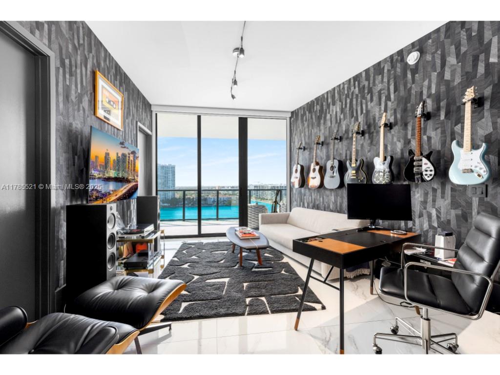 PRIVE CONDO - Residential