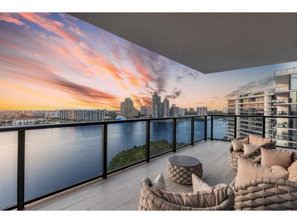 PRIVE CONDO - Residential