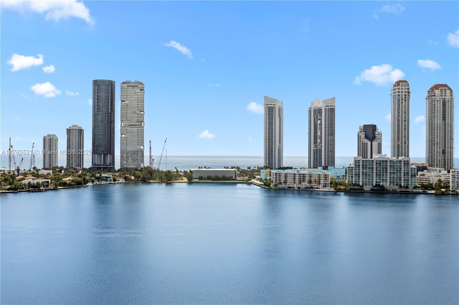 PRIVE CONDO - Residential