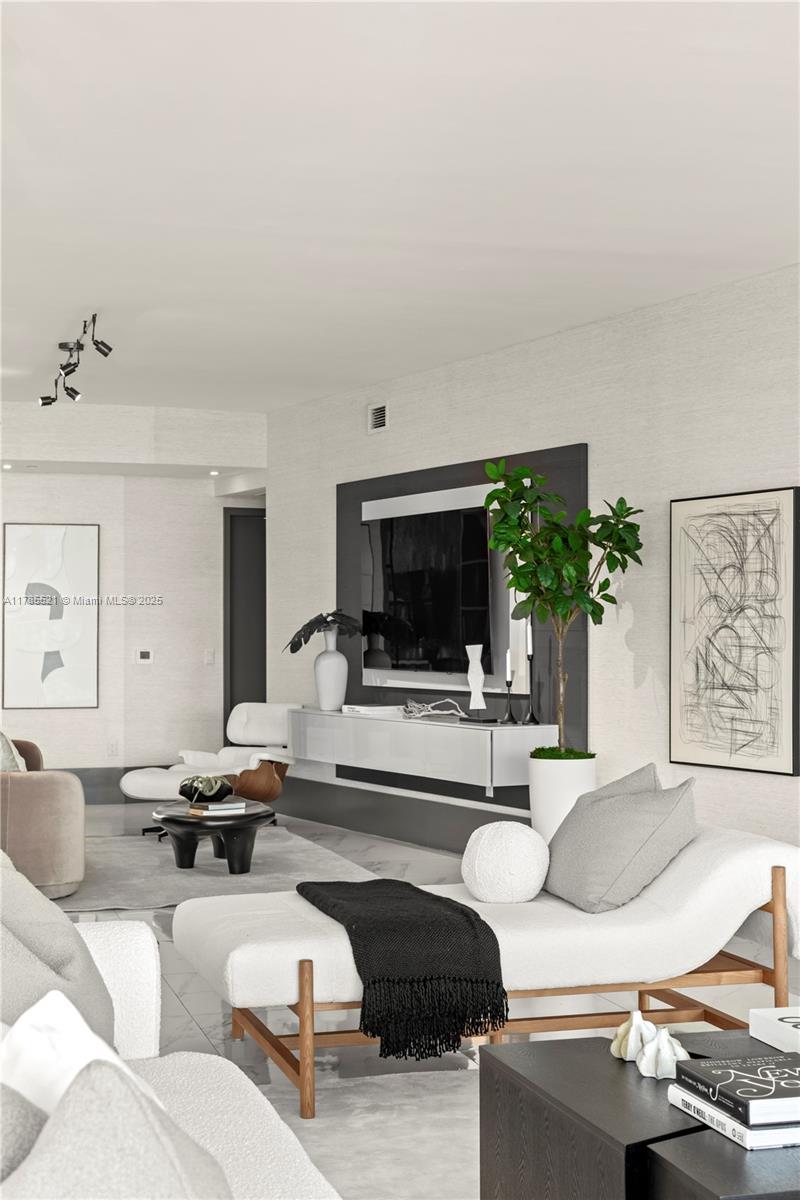 PRIVE CONDO - Residential