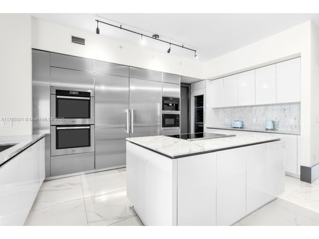 PRIVE CONDO - Residential