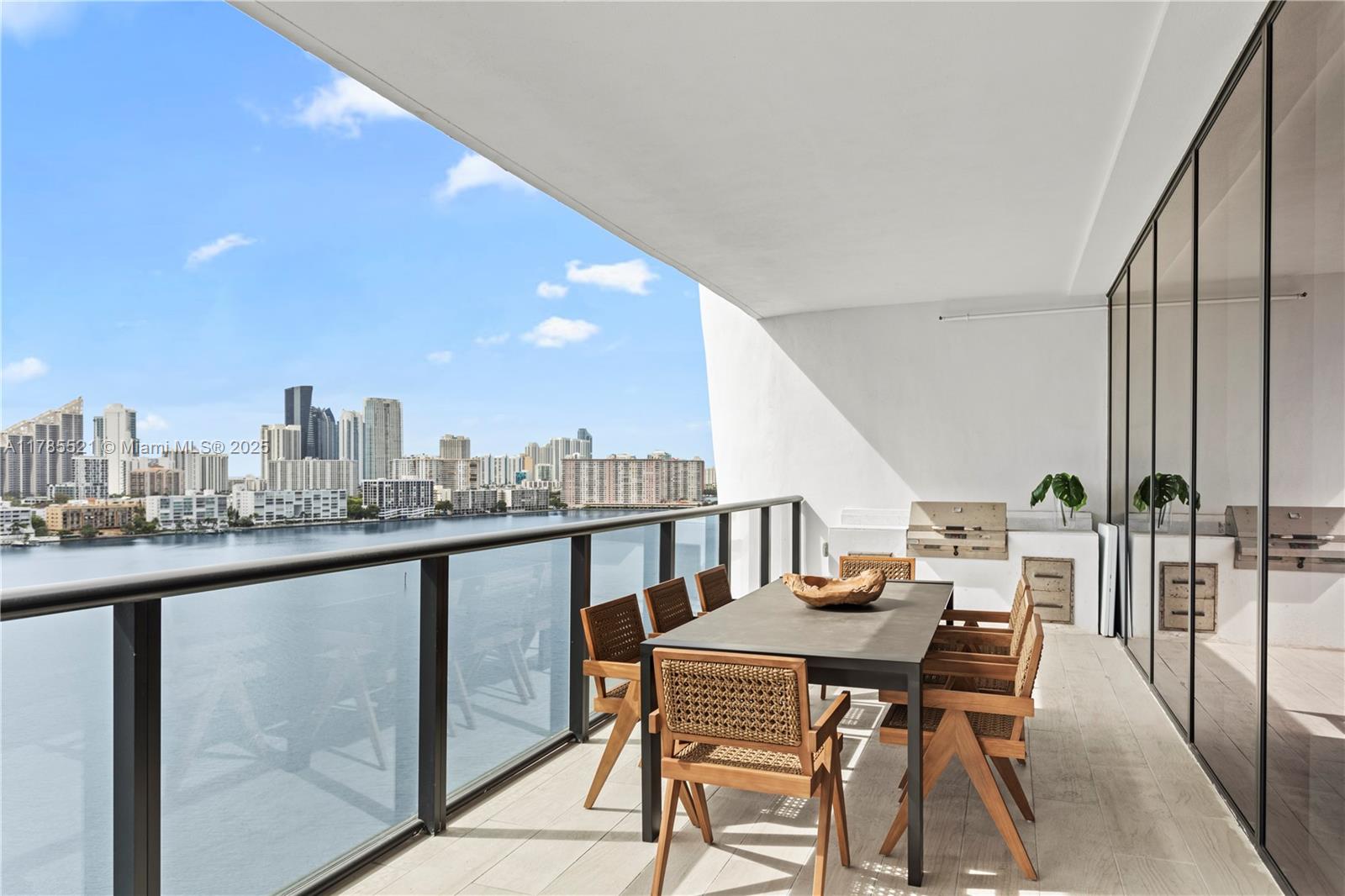 PRIVE CONDO - Residential