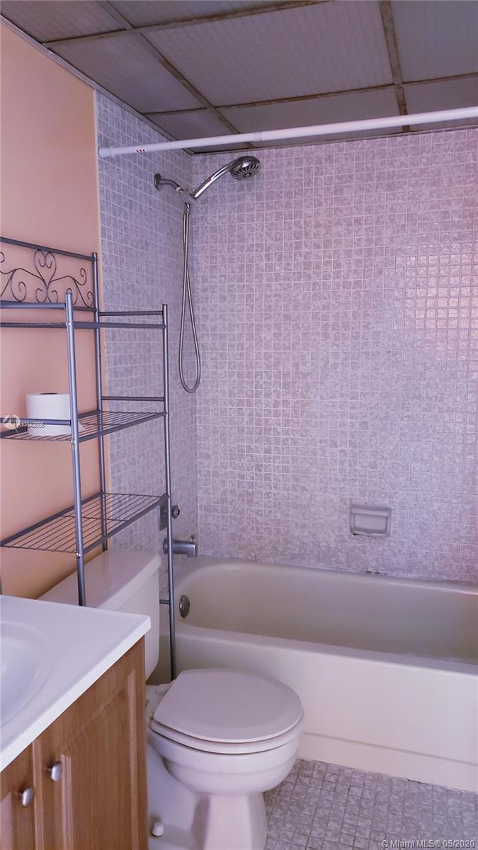 THE GARDENS OF KENDALL CO - Residential Lease