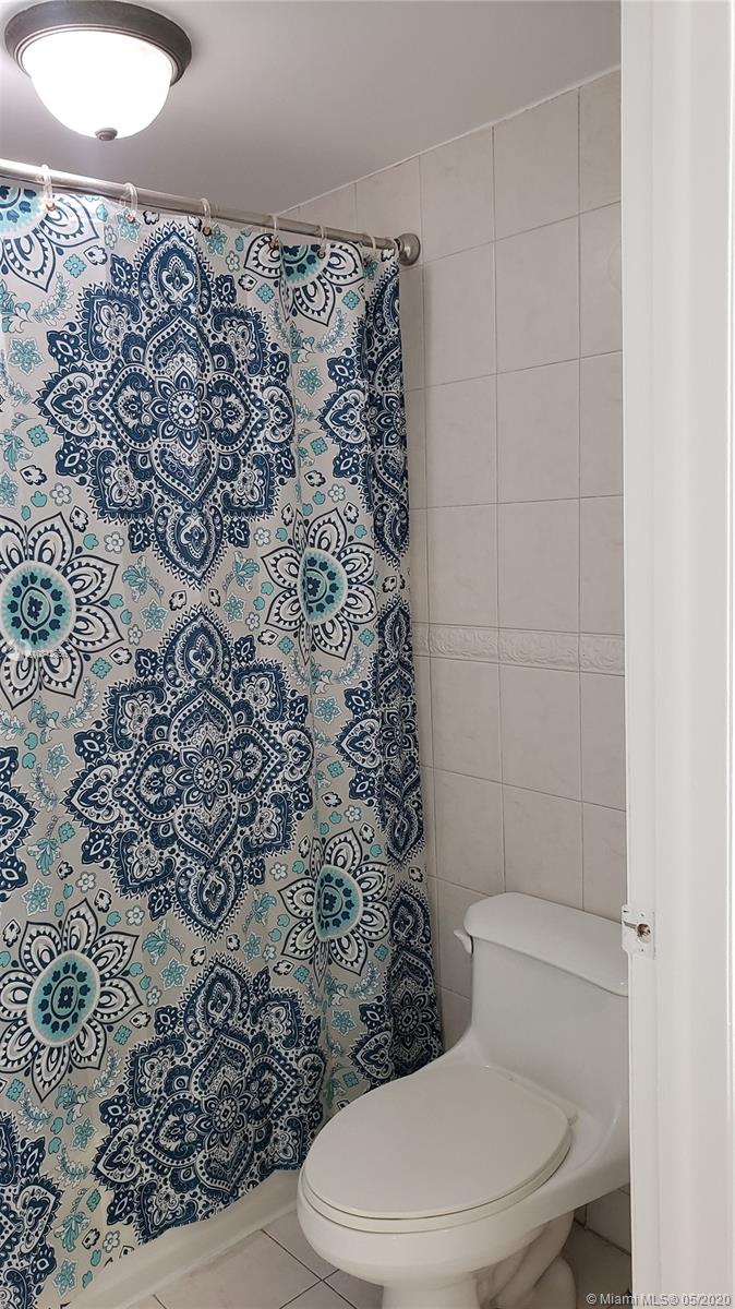 THE GARDENS OF KENDALL CO - Residential Lease