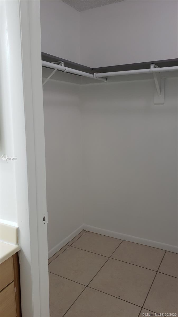 THE GARDENS OF KENDALL CO - Residential Lease