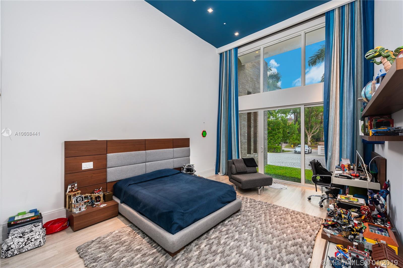 GOLDEN BEACH SEC D - Residential