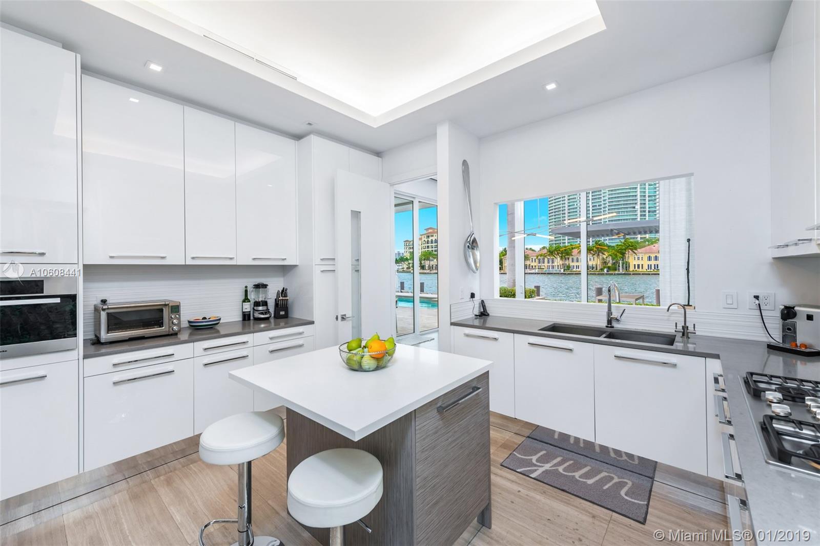 GOLDEN BEACH SEC D - Residential