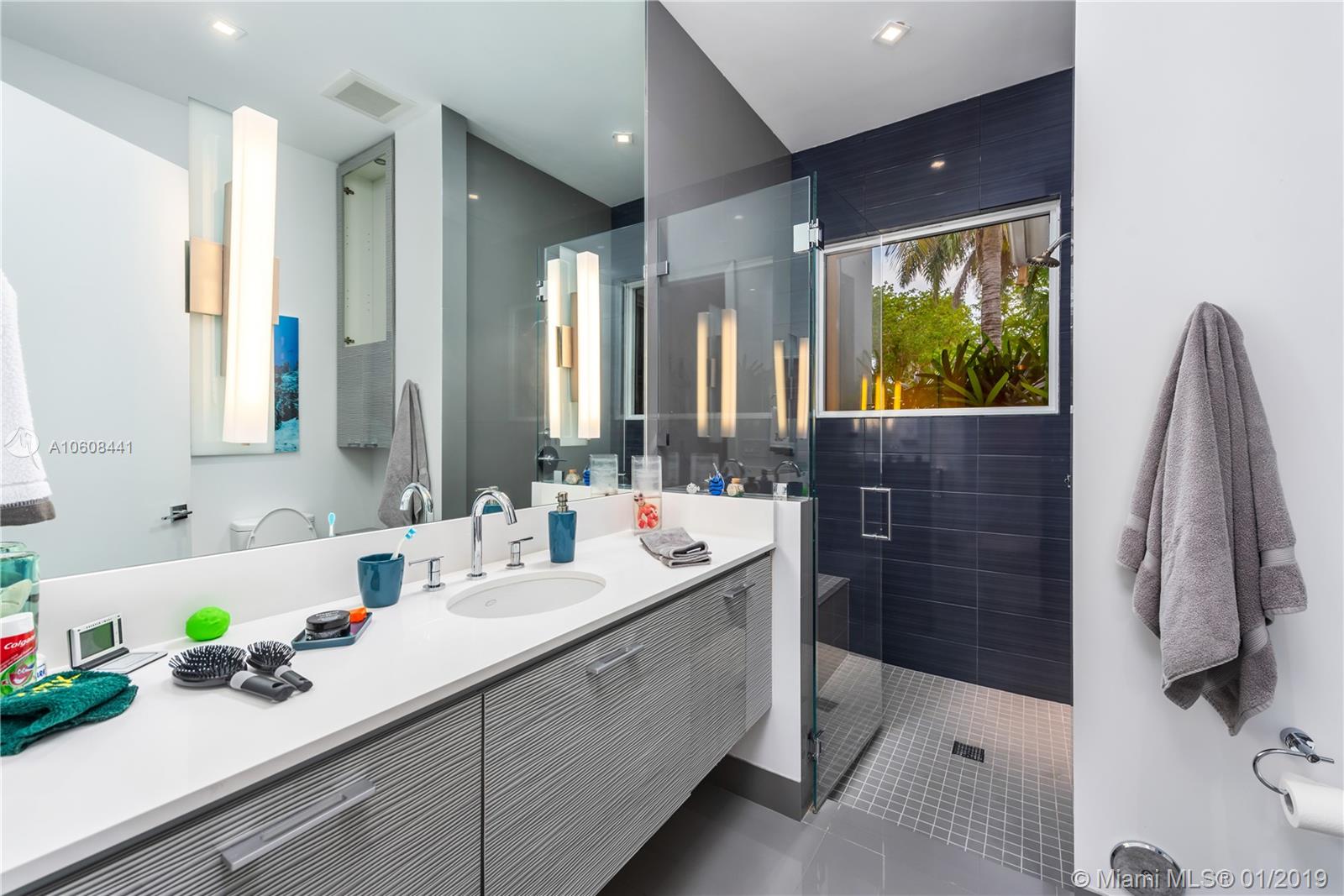 GOLDEN BEACH SEC D - Residential