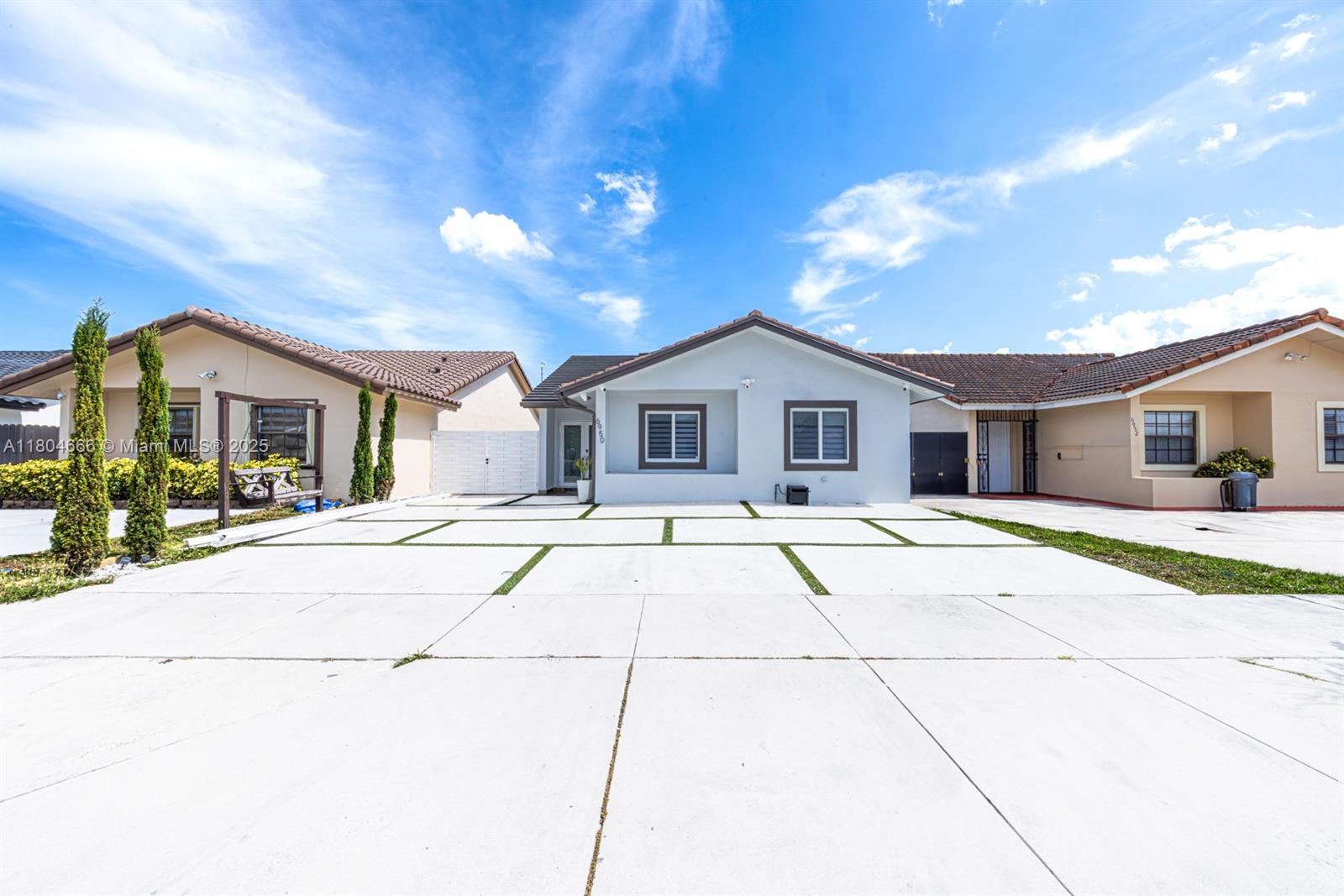 LAKES OF PALM SPRINGS - Residential