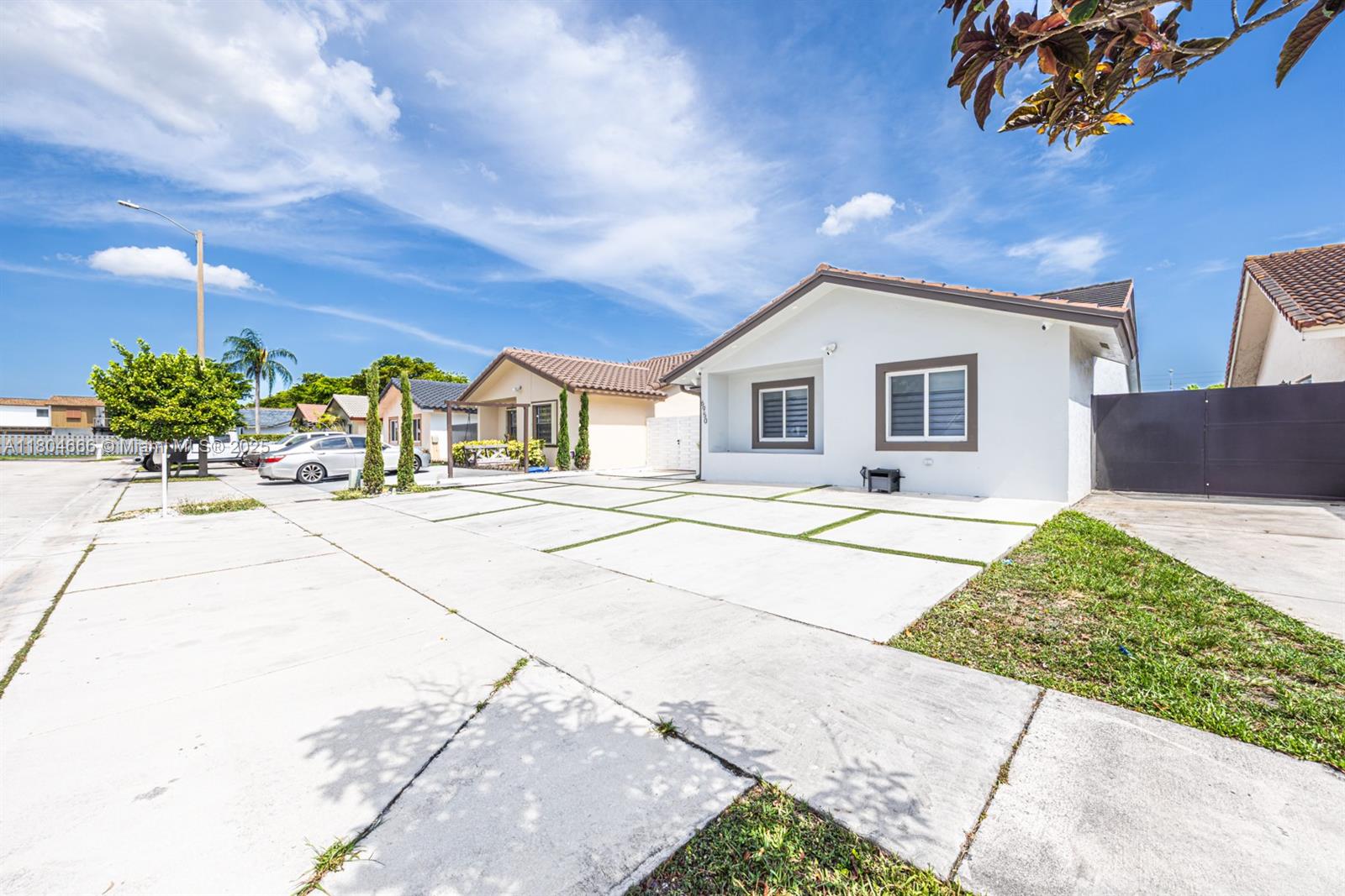 LAKES OF PALM SPRINGS - Residential