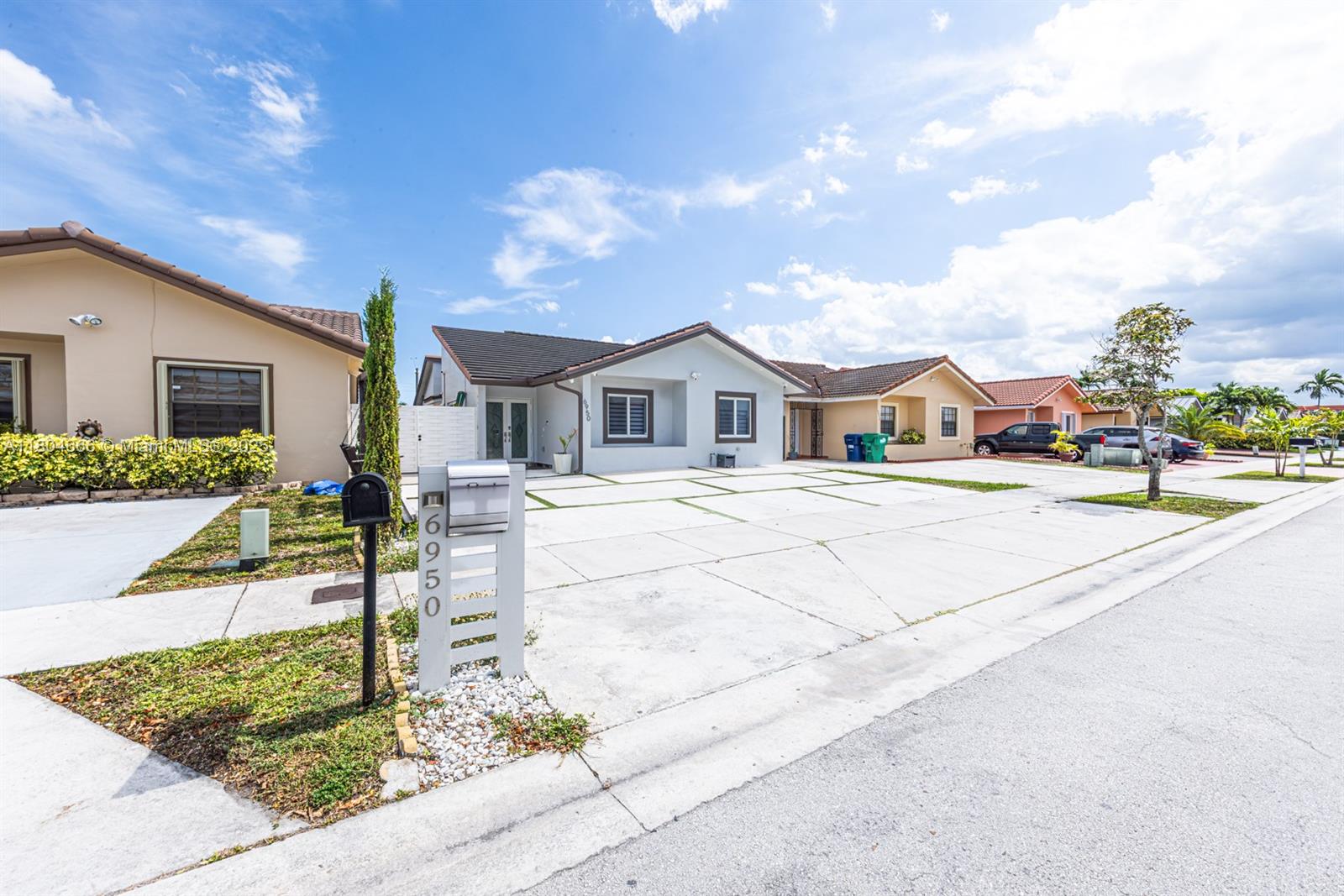 LAKES OF PALM SPRINGS - Residential