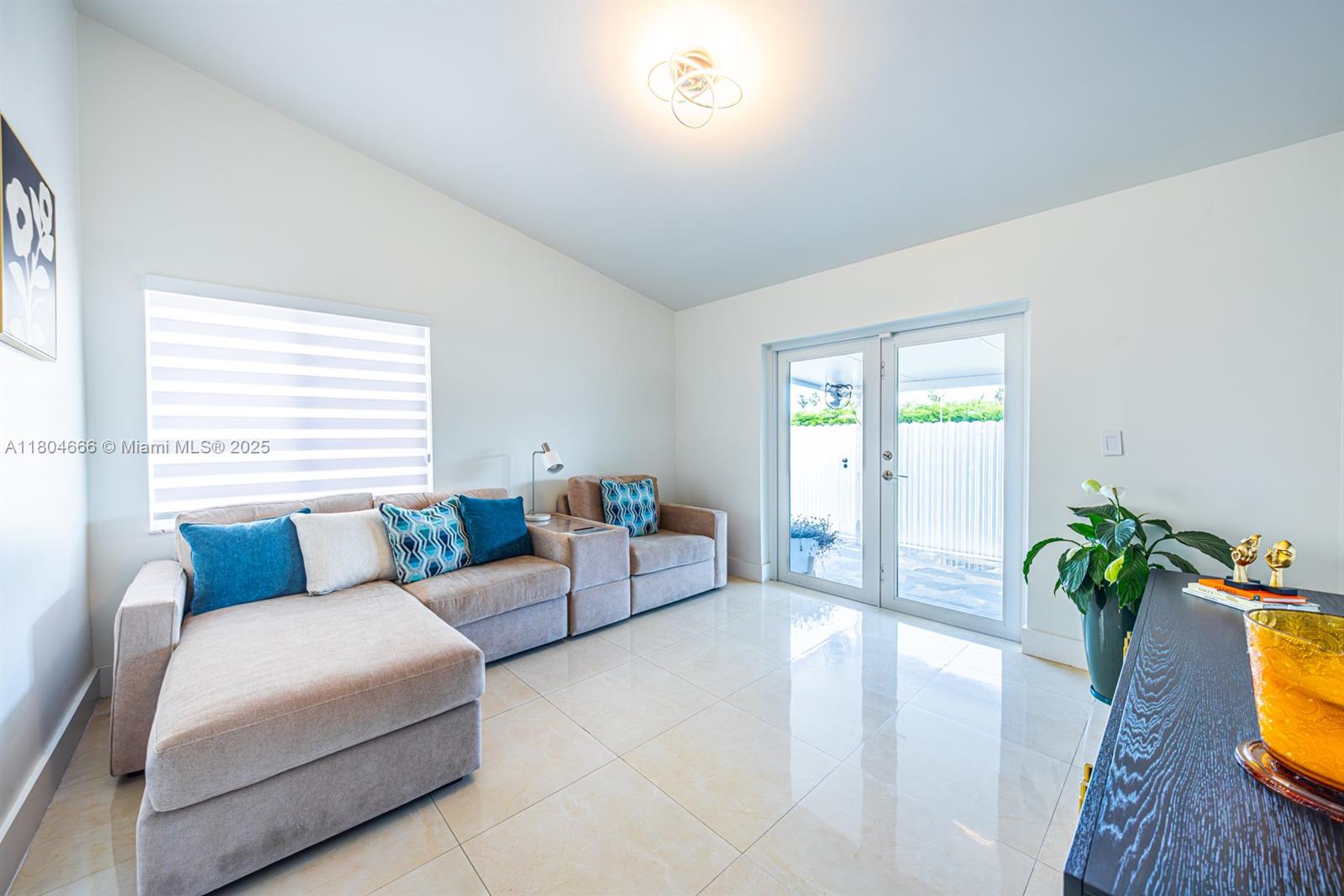 LAKES OF PALM SPRINGS - Residential