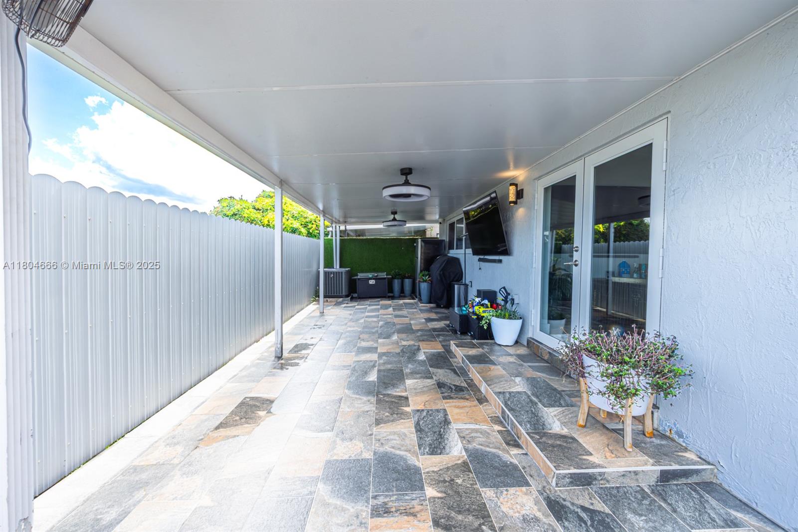 LAKES OF PALM SPRINGS - Residential