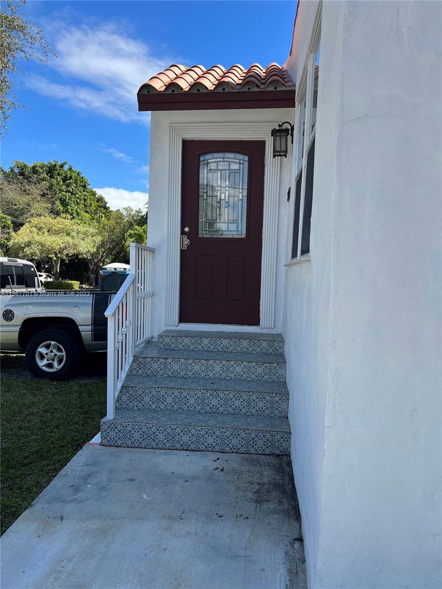 Photo 3 of 9 of 3382 SW 29th St house