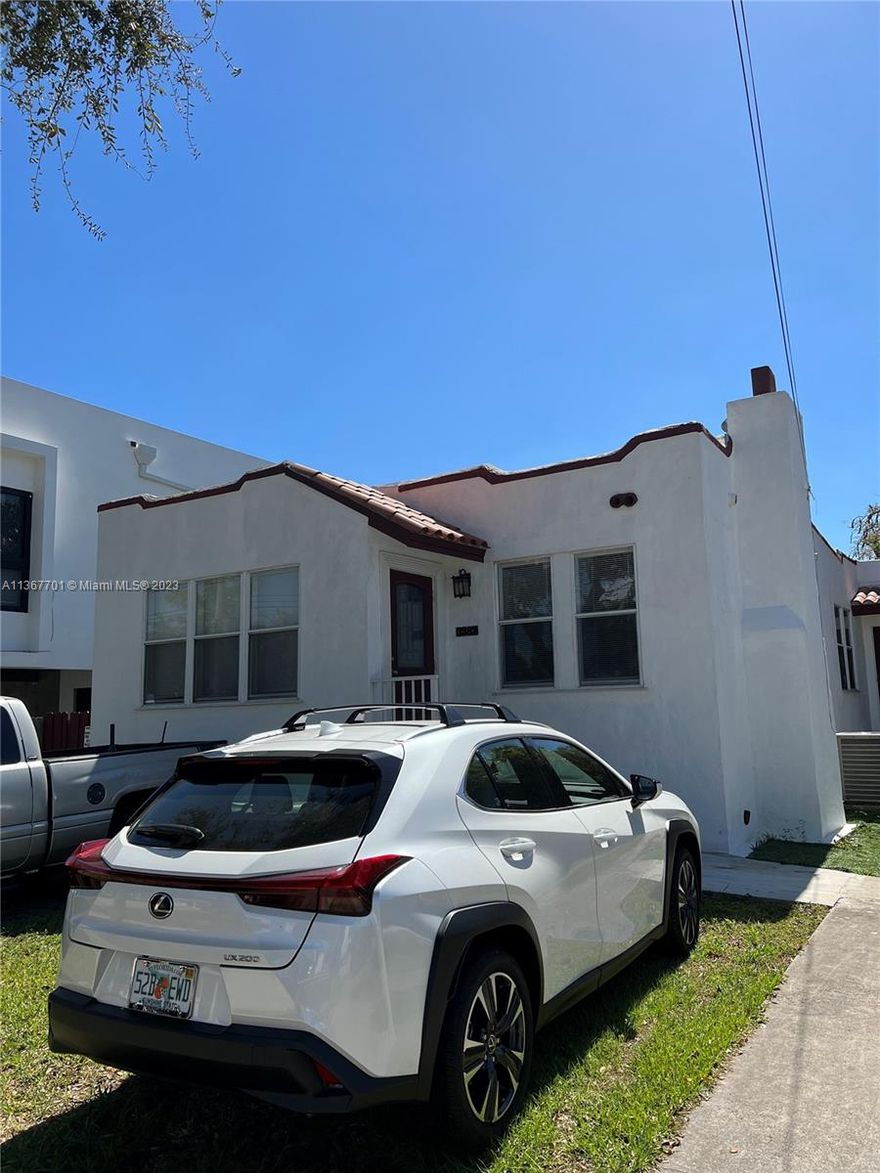 Beautiful house near Coral Gables, Coconut Grove. Duplex zone.