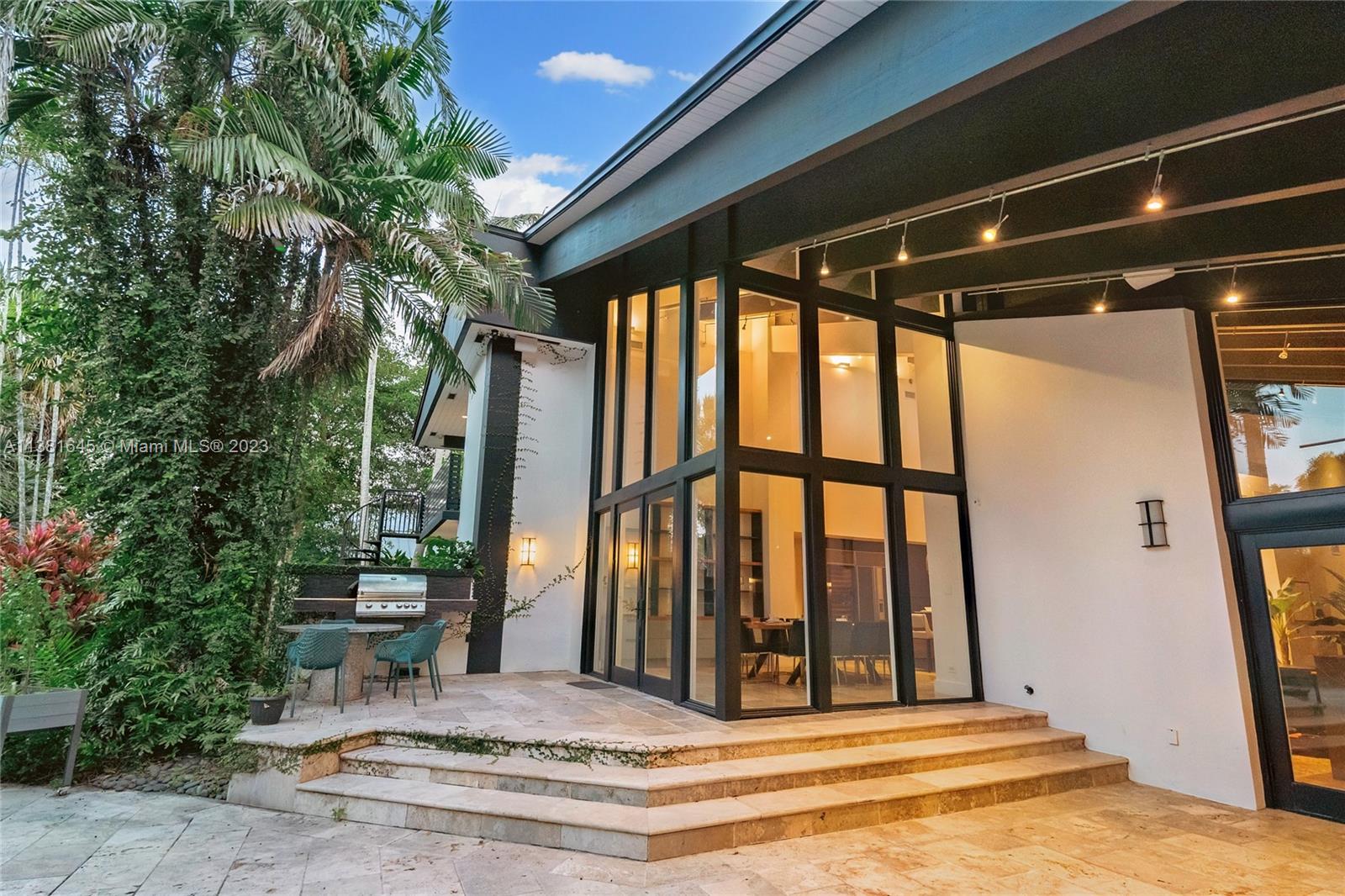 EU-1 - ESTATES, - Residential