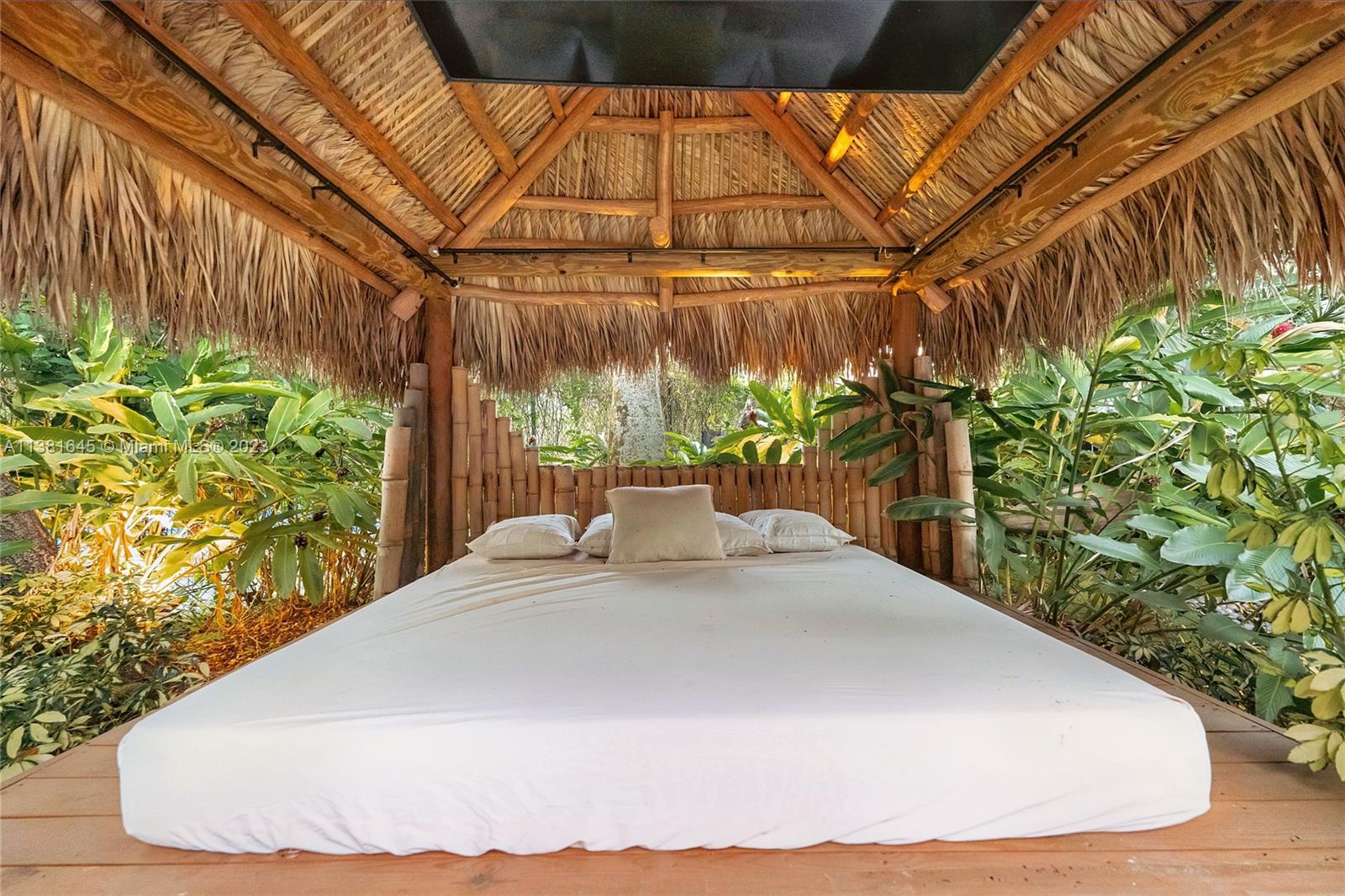 EU-1 - ESTATES, - Residential