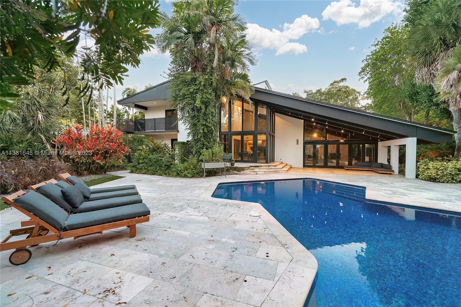 EU-1 - ESTATES, - Residential