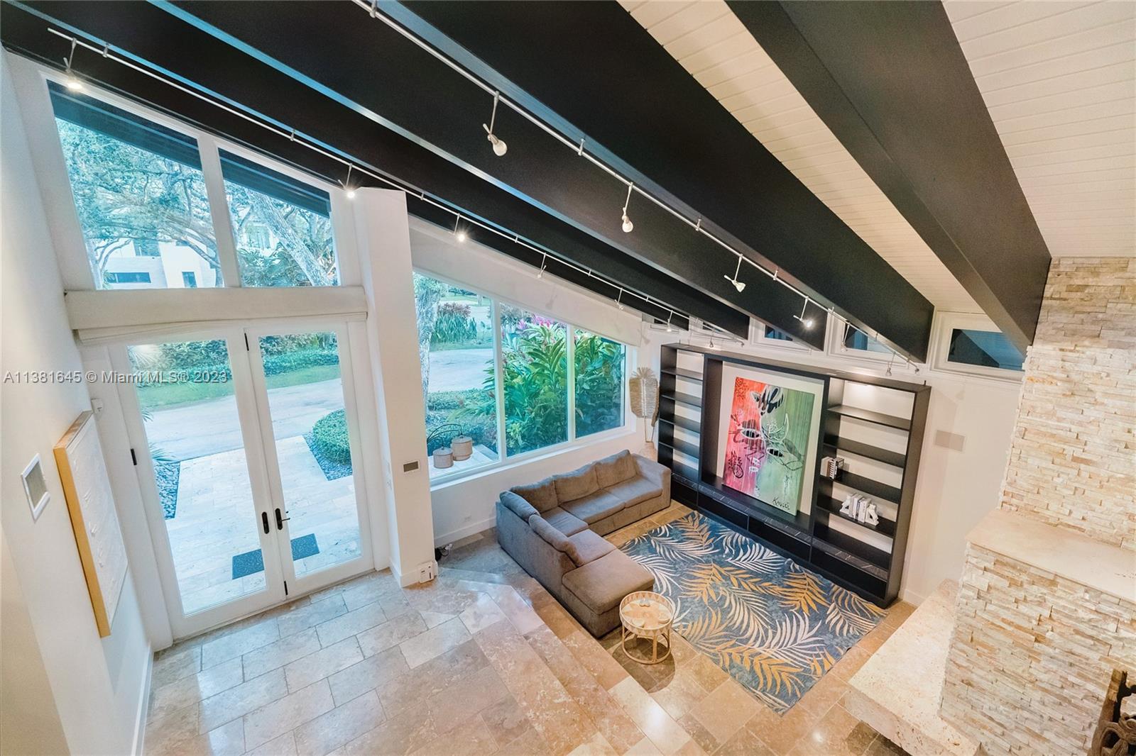 EU-1 - ESTATES, - Residential