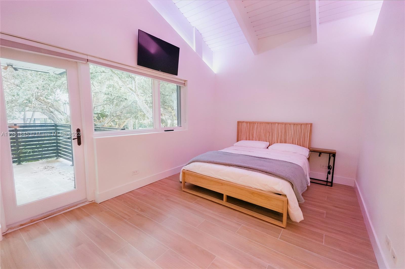 EU-1 - ESTATES, - Residential