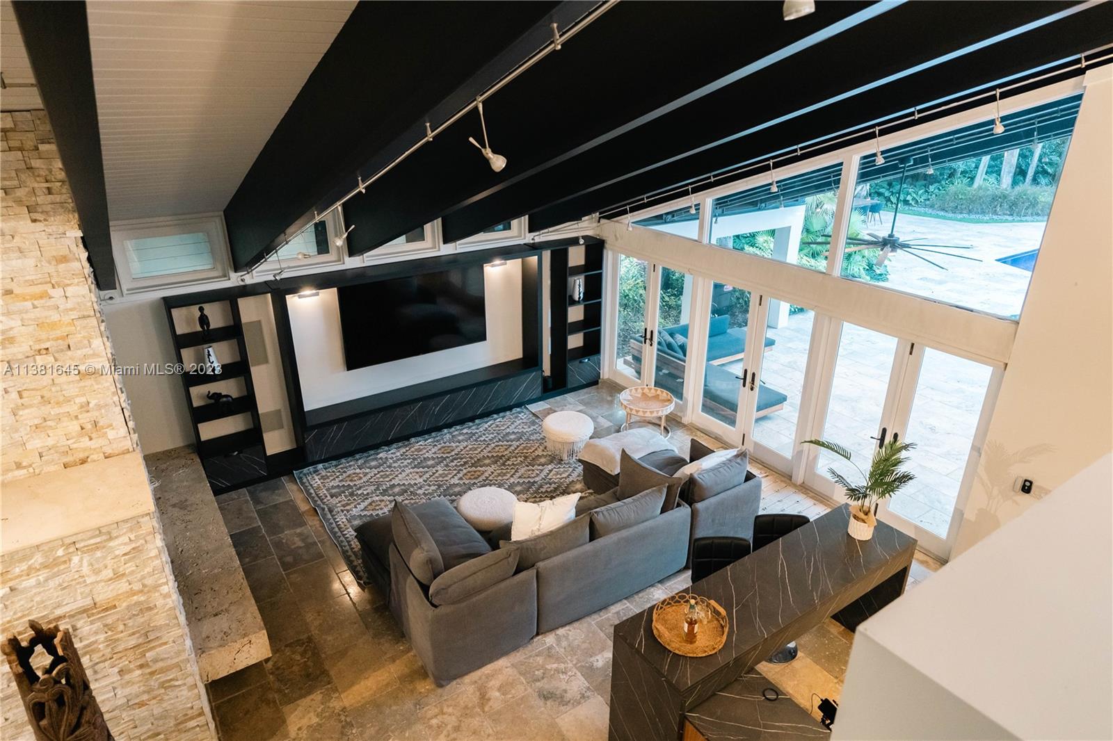 EU-1 - ESTATES, - Residential